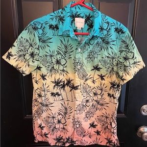 Men’s American Eagle short sleeve button up shirt. Size Med